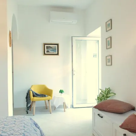 アパート Lusi House カプリ